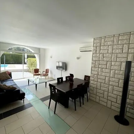 Moun Oustaou Villa