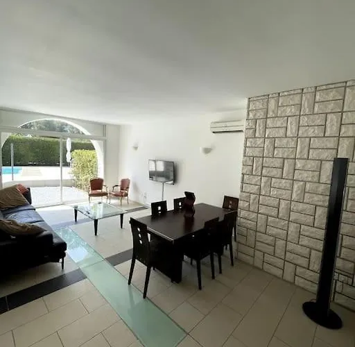 Moun Oustaou فيلة